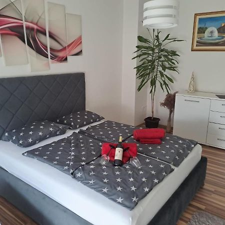 Studio Apartman Bf สลาวอนสกีบรอด ภายนอก รูปภาพ