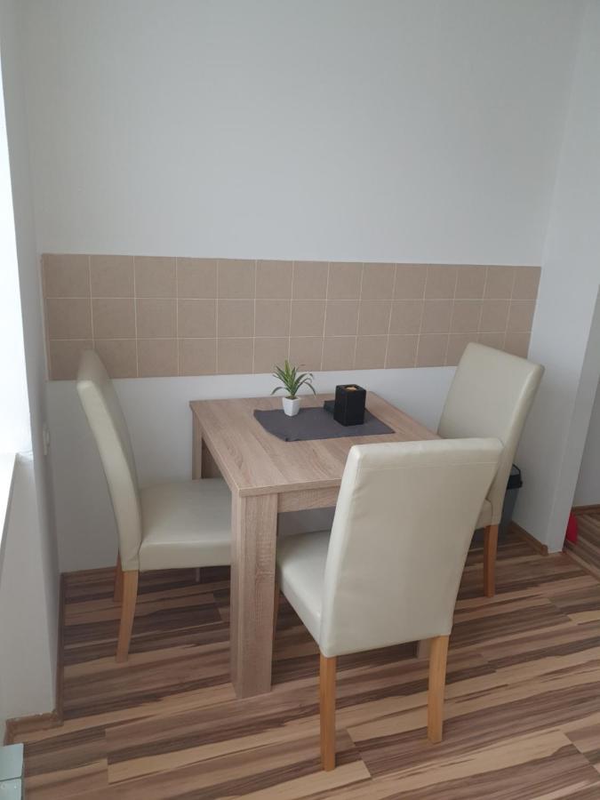 Studio Apartman Bf สลาวอนสกีบรอด ภายนอก รูปภาพ