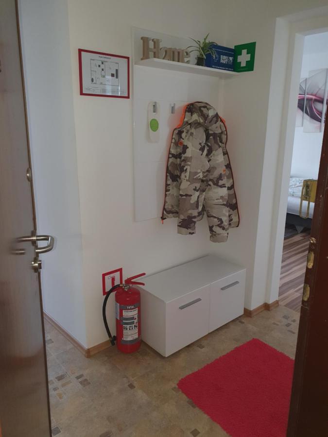 Studio Apartman Bf สลาวอนสกีบรอด ภายนอก รูปภาพ