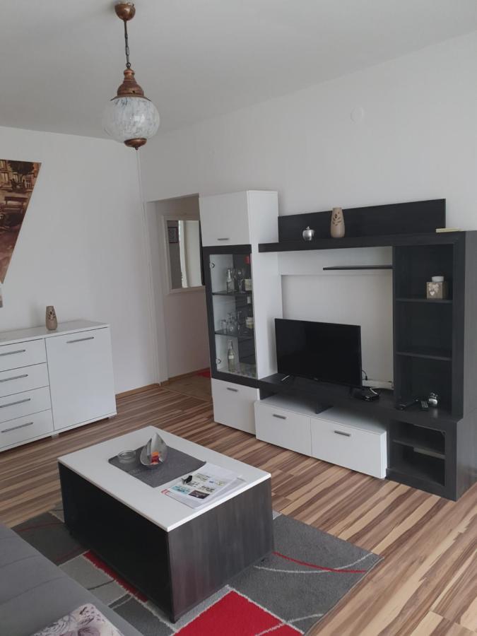 Studio Apartman Bf สลาวอนสกีบรอด ภายนอก รูปภาพ