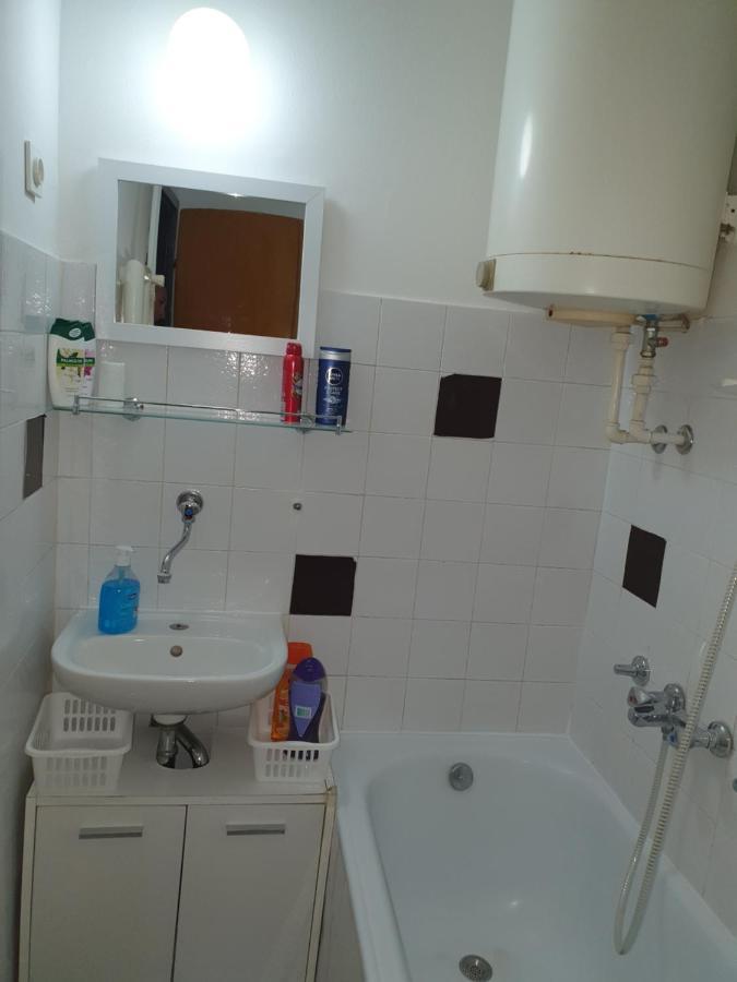 Studio Apartman Bf สลาวอนสกีบรอด ภายนอก รูปภาพ