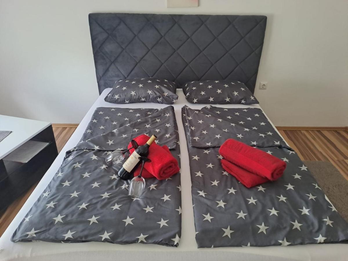 Studio Apartman Bf สลาวอนสกีบรอด ภายนอก รูปภาพ